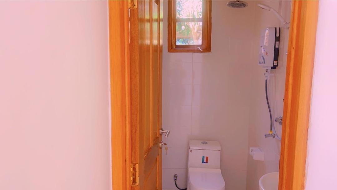 Evelina House Vandrarhem Boma la Ngombe Exteriör bild