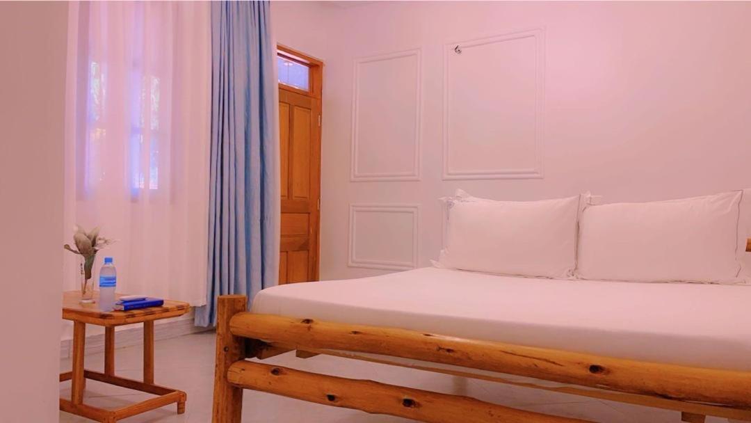 Evelina House Vandrarhem Boma la Ngombe Exteriör bild